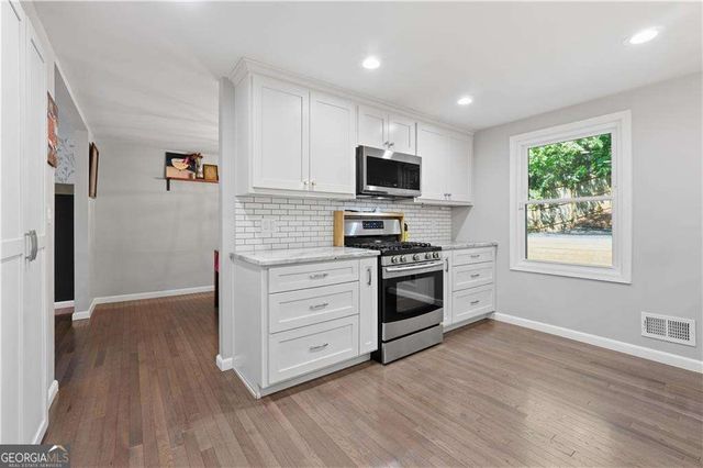 9715 N Pond Circle, Roswell, GA 30076