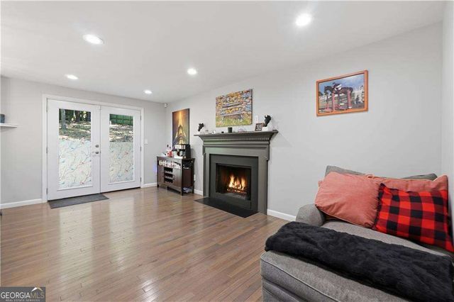 9715 N Pond Circle, Roswell, GA 30076