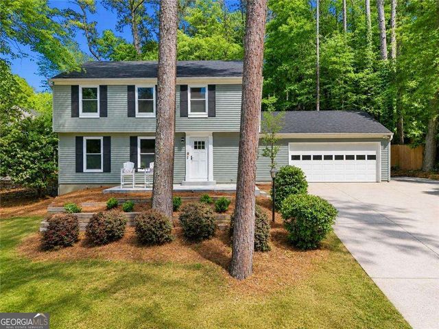 9715 N Pond Circle, Roswell, GA 30076