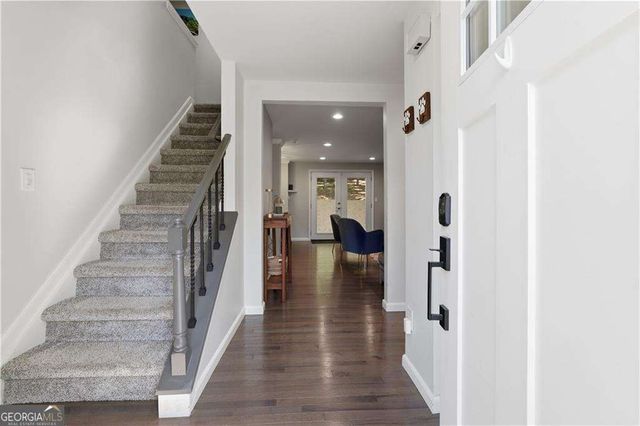 9715 N Pond Circle, Roswell, GA 30076