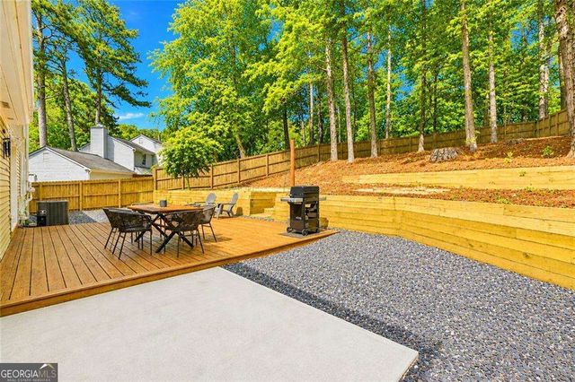 9715 N Pond Circle, Roswell, GA 30076