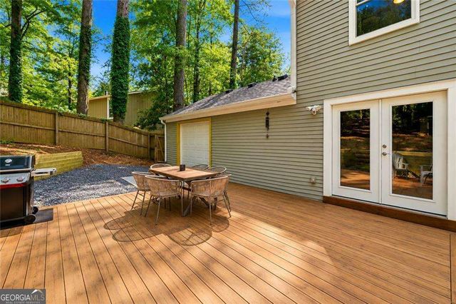 9715 N Pond Circle, Roswell, GA 30076
