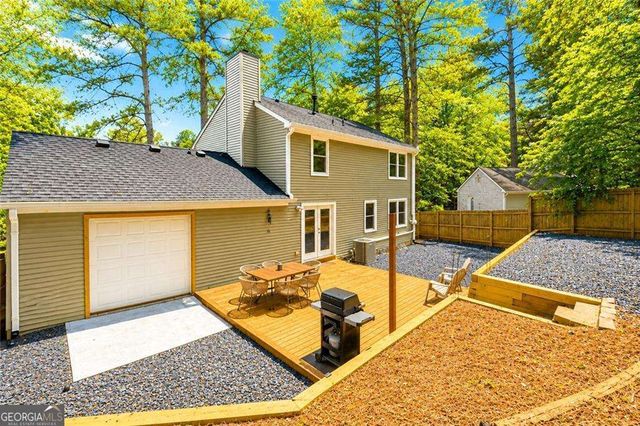 9715 N Pond Circle, Roswell, GA 30076