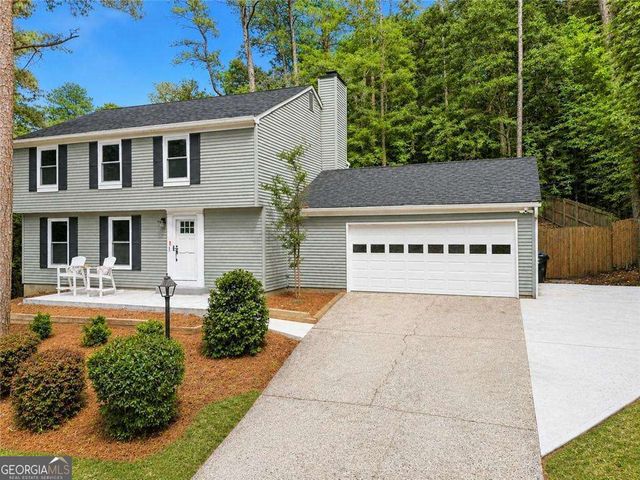 9715 N Pond Circle, Roswell, GA 30076
