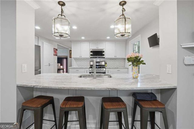 9715 N Pond Circle, Roswell, GA 30076