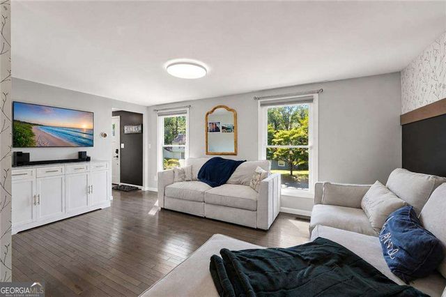9715 N Pond Circle, Roswell, GA 30076