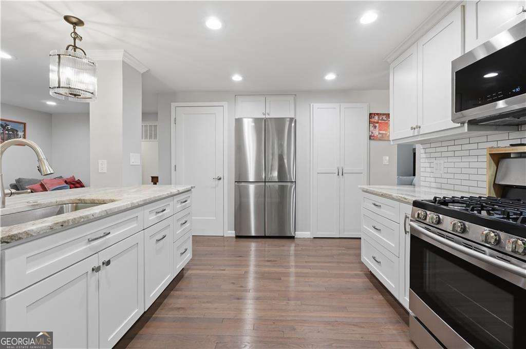 9715 N Pond Circle, Roswell, GA 30076