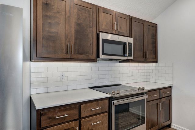 867 S Irontree Court, Nixa, MO 65714