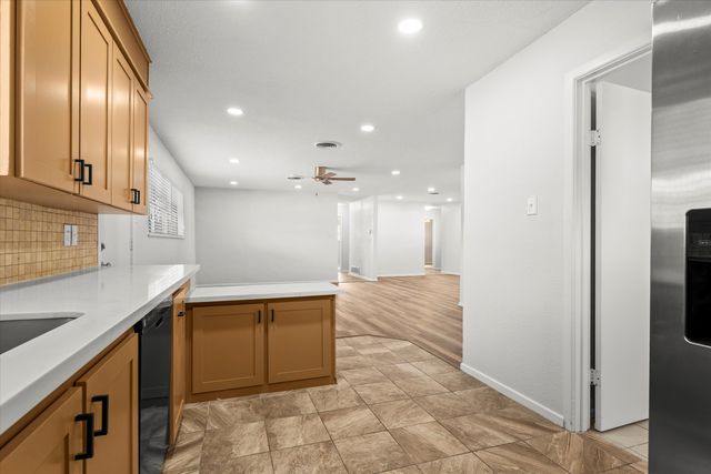 2003 College Avenue, Levelland, TX 79336