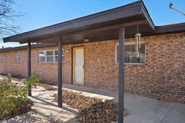 2003 College Avenue, Levelland, TX 79336