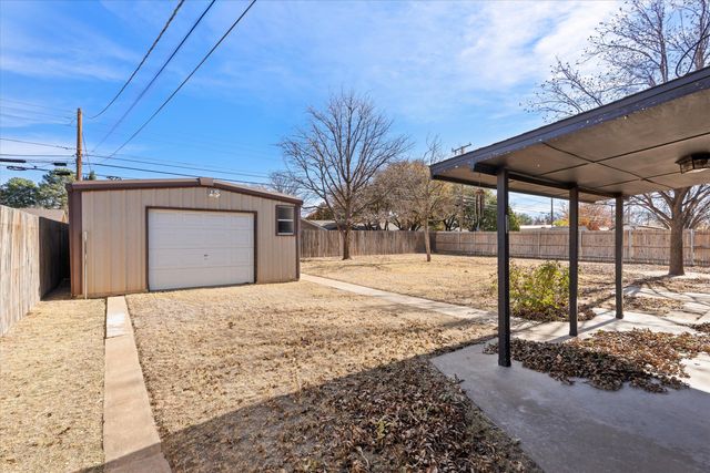 2003 College Avenue, Levelland, TX 79336