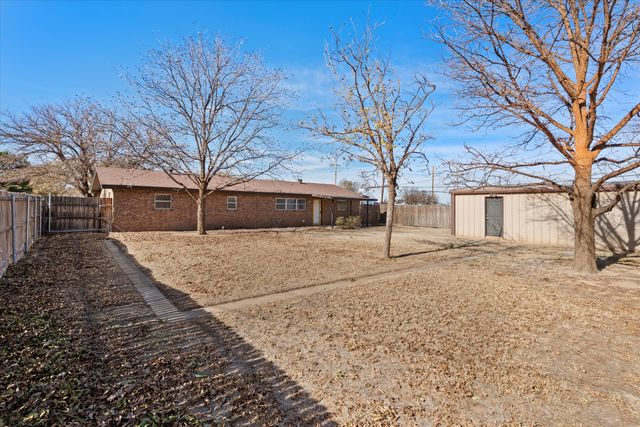 2003 College Avenue, Levelland, TX 79336