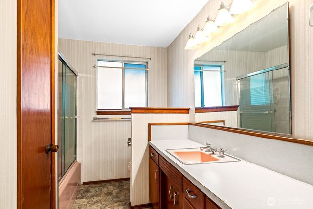 1006 N 36th Street, Renton, WA 98056