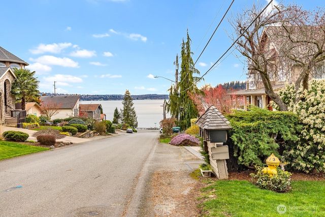 1006 N 36th Street, Renton, WA 98056