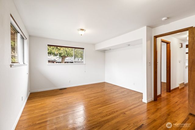 1006 N 36th Street, Renton, WA 98056