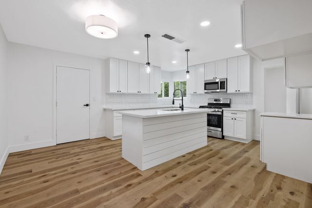 415 Franket Drive, Hanford, CA 93230