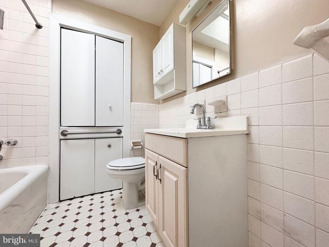 219 LONGSHORE AVE, Philadelphia, PA 19111