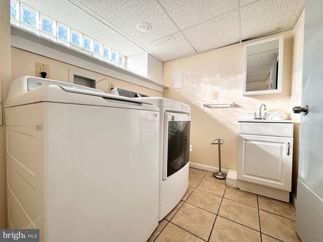 219 LONGSHORE AVE, Philadelphia, PA 19111