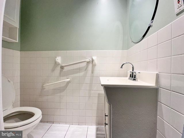 219 LONGSHORE AVE, Philadelphia, PA 19111