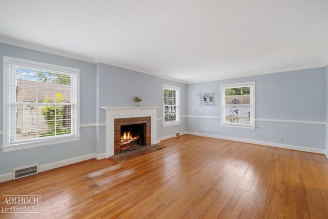 380 Merriweather Road, Grosse Pointe Farms, MI 48236