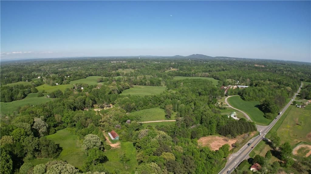 Image 7 of property listing at 14067 Cumming Highway, Cumming, GA 30040