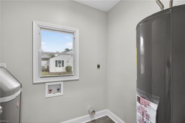 224 Hickory RD E, Chesapeake, VA 23322