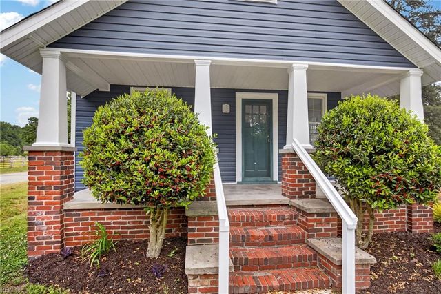 224 Hickory RD E, Chesapeake, VA 23322