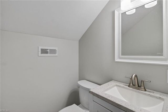 224 Hickory RD E, Chesapeake, VA 23322