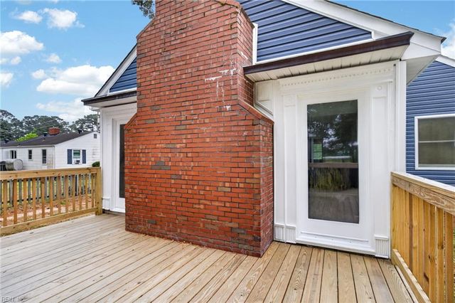 224 Hickory RD E, Chesapeake, VA 23322