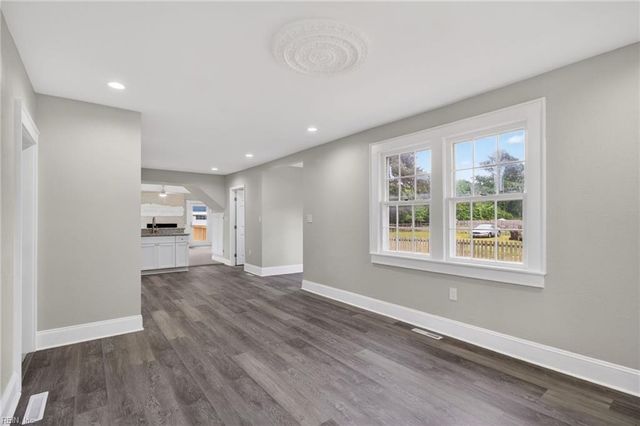 224 Hickory RD E, Chesapeake, VA 23322