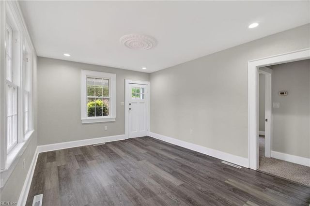 224 Hickory RD E, Chesapeake, VA 23322