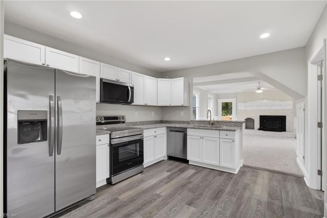 224 Hickory RD E, Chesapeake, VA 23322