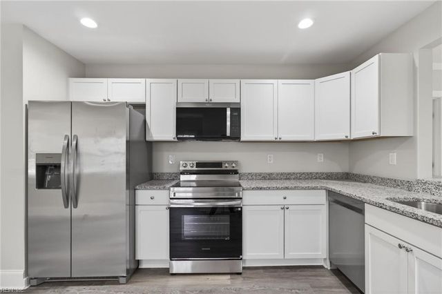 224 Hickory RD E, Chesapeake, VA 23322