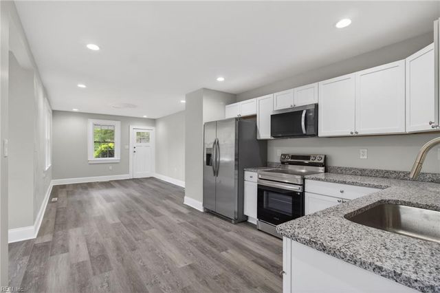 224 Hickory RD E, Chesapeake, VA 23322