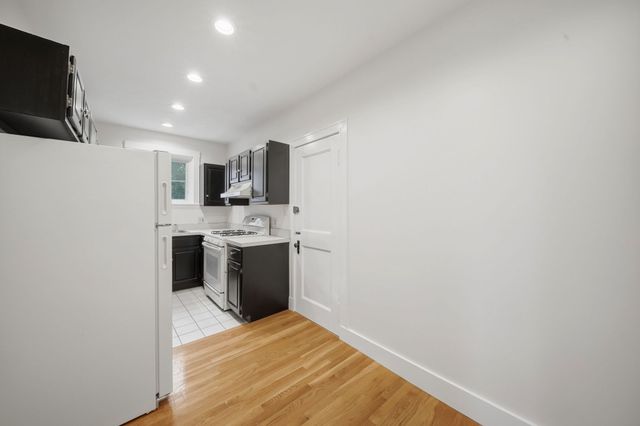 520 High St 13B, Medford, MA 02155