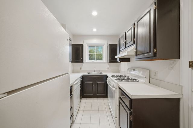 520 High St 13B, Medford, MA 02155