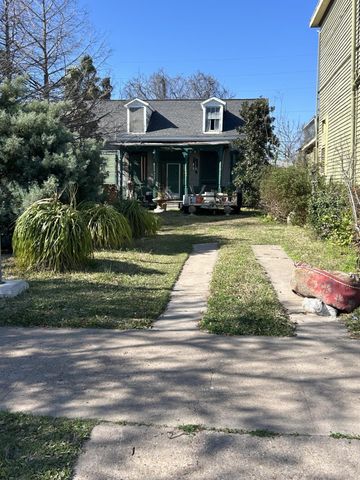 3822 Sealy Street, Galveston, TX 77550