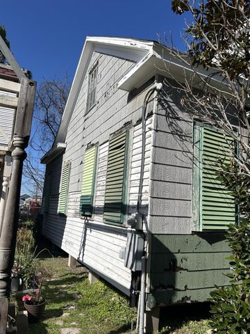 3822 Sealy Street, Galveston, TX 77550