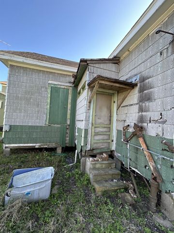 3822 Sealy Street, Galveston, TX 77550