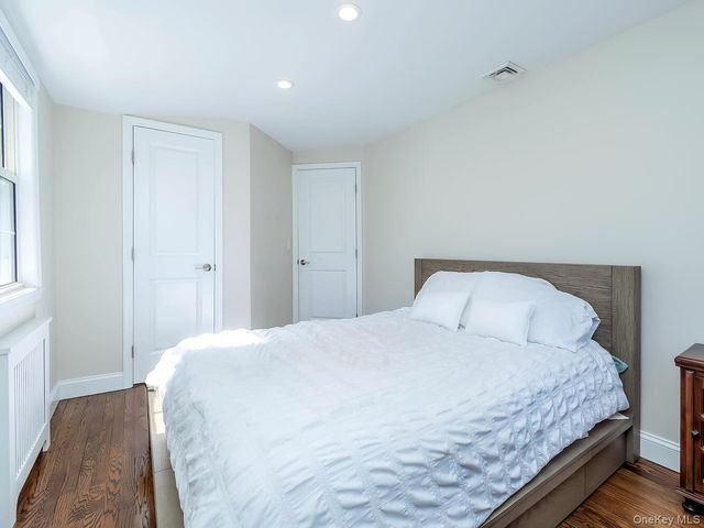 2 Plymouth Road, Port Washington, NY 11050