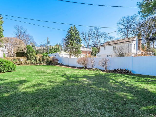 2 Plymouth Road, Port Washington, NY 11050