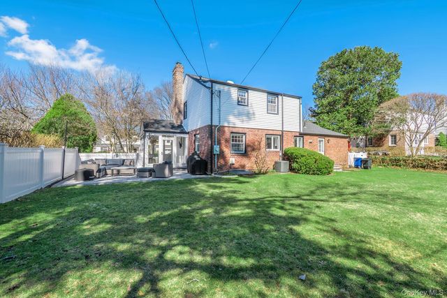 2 Plymouth Road, Port Washington, NY 11050