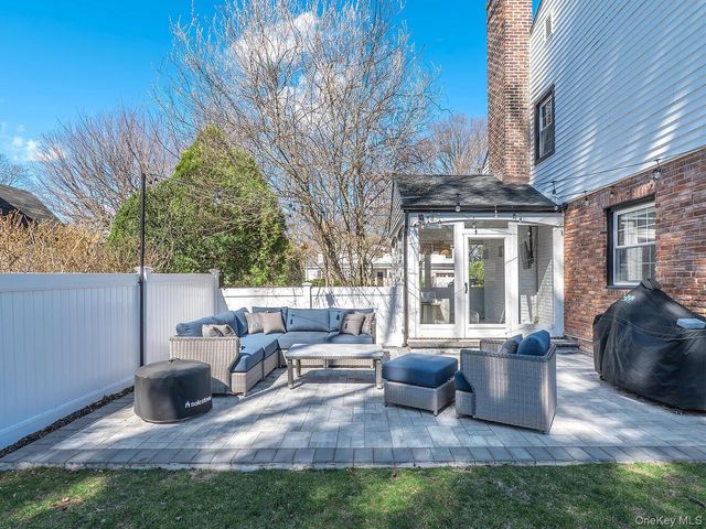 2 Plymouth Road, Port Washington, NY 11050