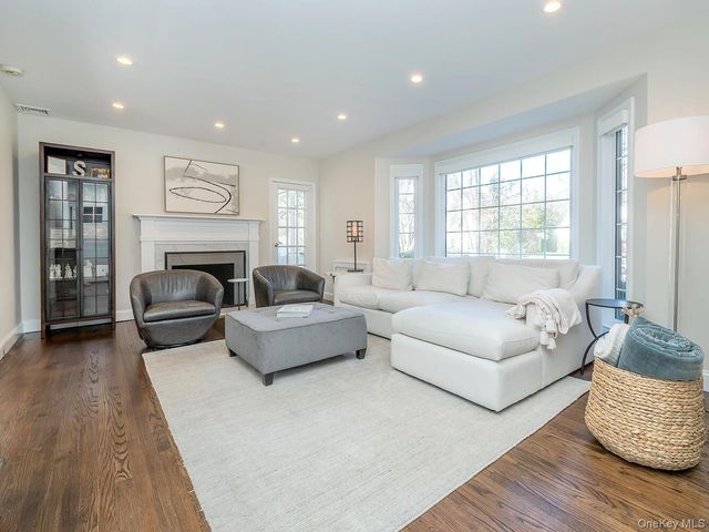 2 Plymouth Road, Port Washington, NY 11050