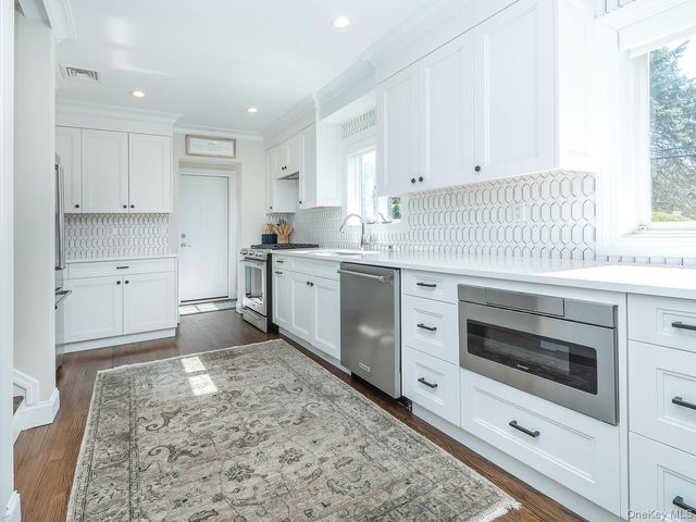 2 Plymouth Road, Port Washington, NY 11050