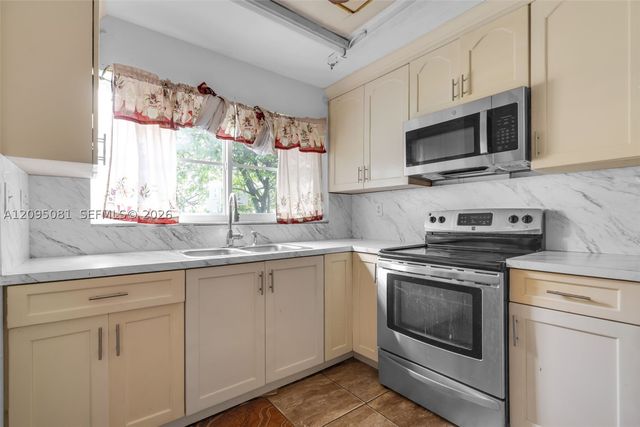 4047 NW 16th St 107, Lauderhill, FL 33313