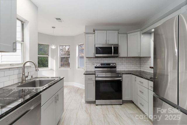 7308 Meadow Glen Drive, Mint Hill, NC 28227