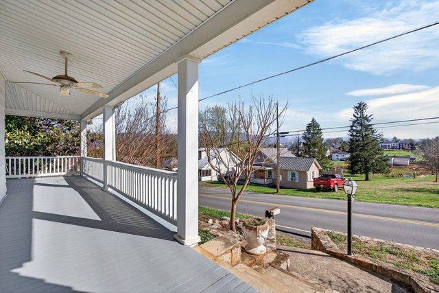 422 MECHANIC ST, Luray, VA 22835