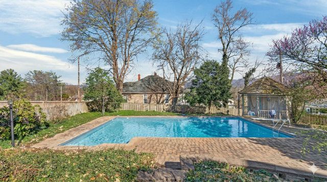 422 MECHANIC ST, Luray, VA 22835