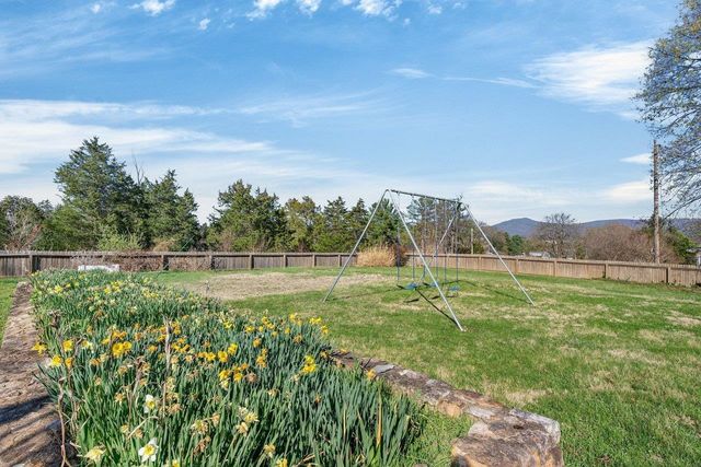 422 MECHANIC ST, Luray, VA 22835